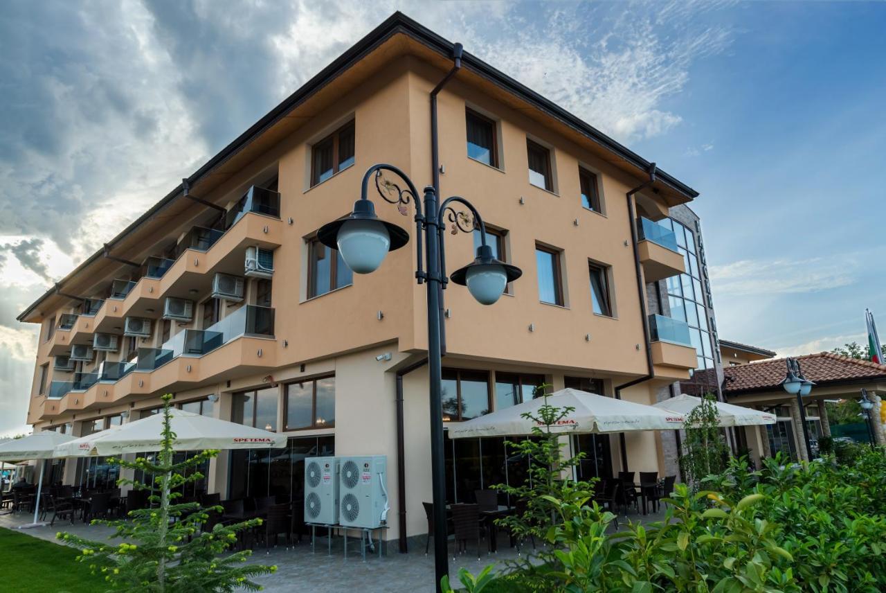 Spa Kompleks Raiski Kat ディミトロヴグラト エクステリア 写真